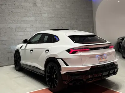 2024 لمبرجيني اوروس بيرفورمانتي