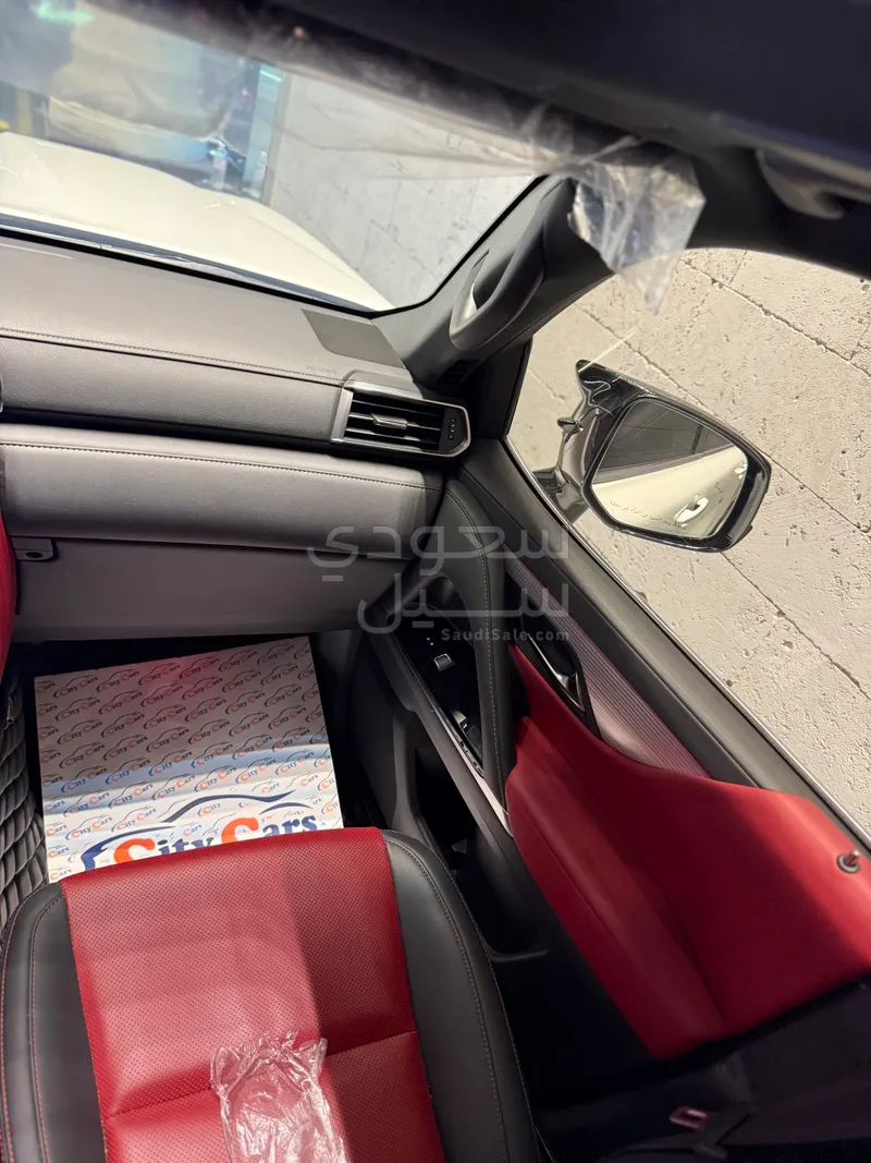 2025 لكزس إل إكس 600