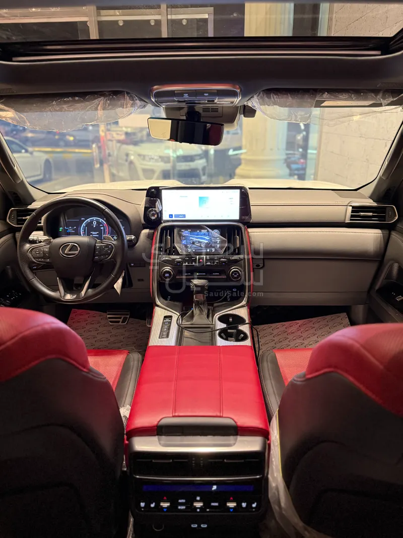 2025 لكزس إل إكس 600