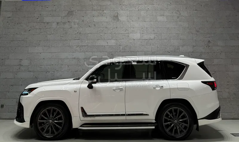 2025 لكزس إل إكس 600