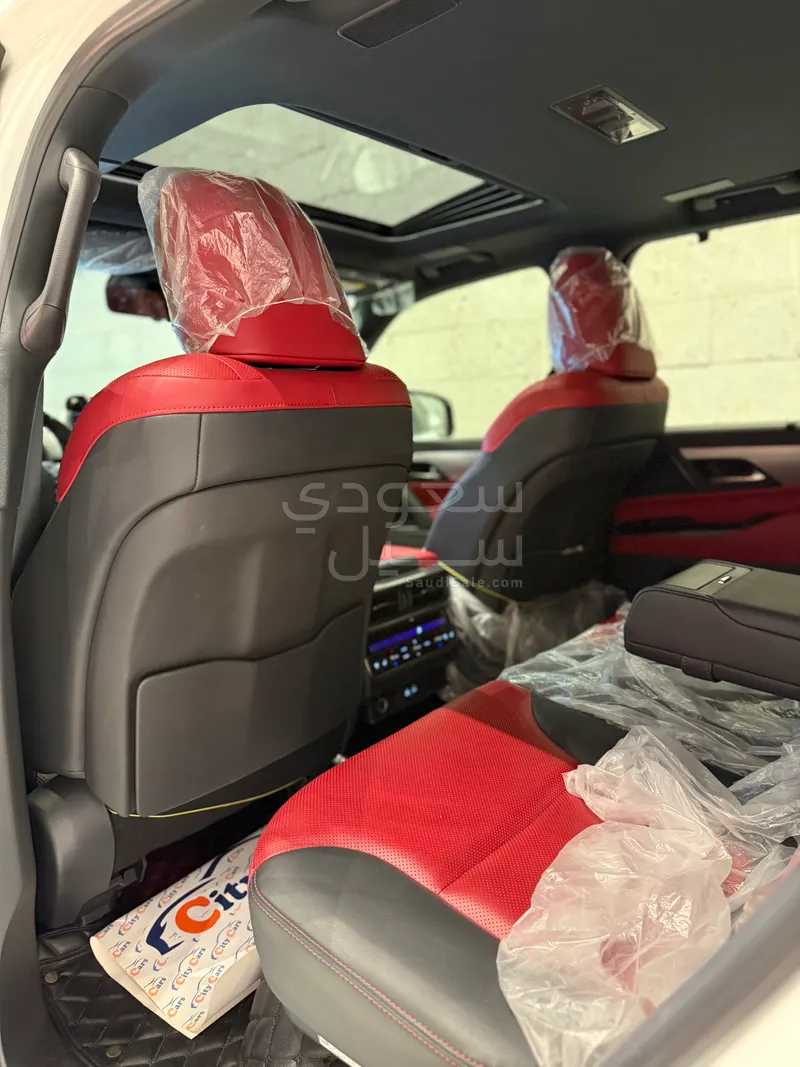 2025 لكزس إل إكس 600