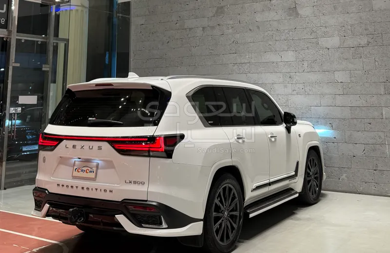 2025 لكزس إل إكس 600