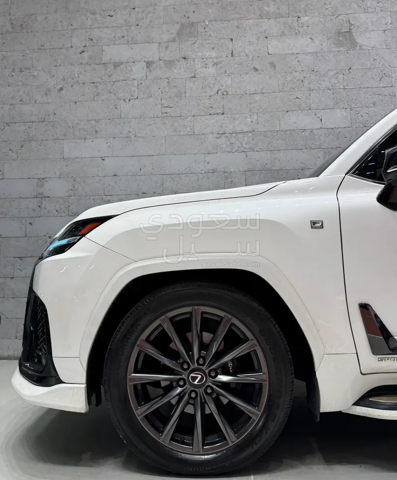 2025 لكزس إل إكس 600