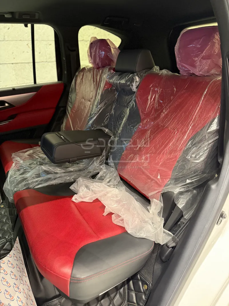 2025 لكزس إل إكس 600