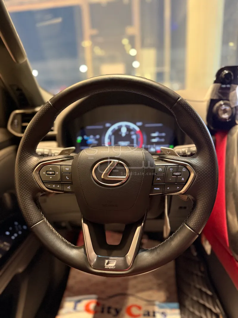 2025 لكزس إل إكس 600