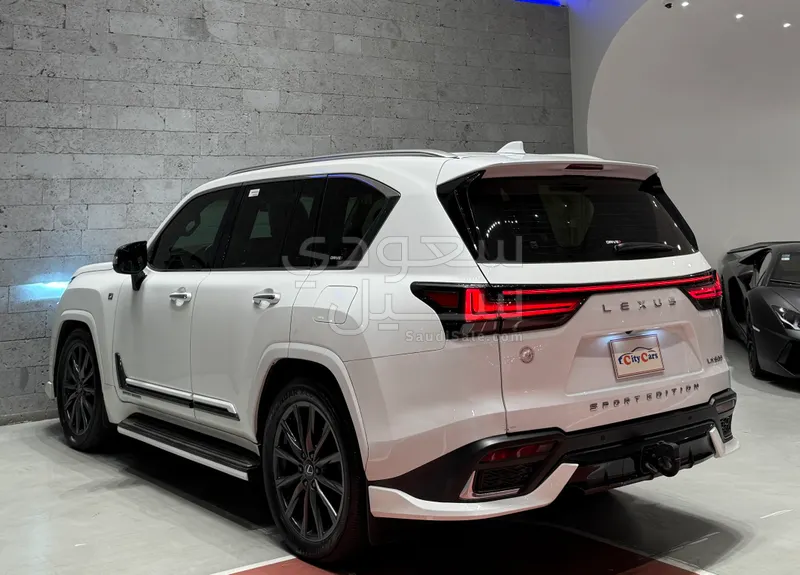 2025 لكزس إل إكس 600