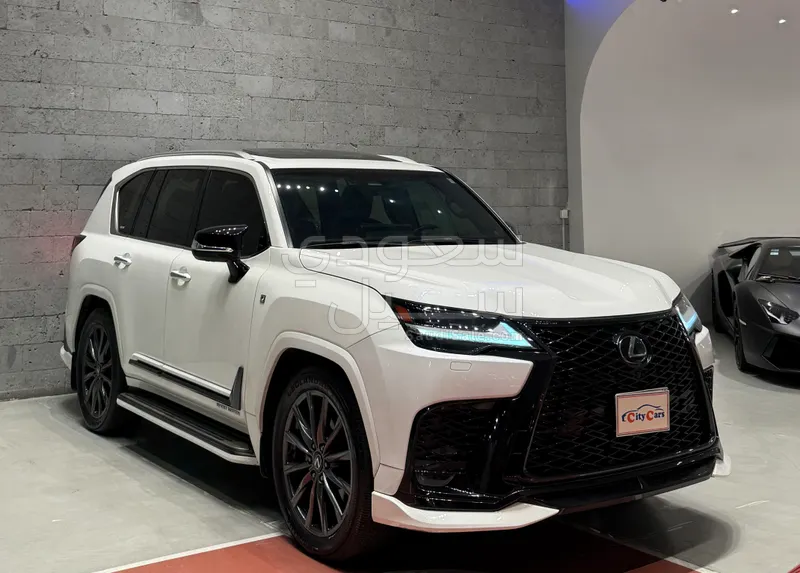 2025 لكزس إل إكس 600