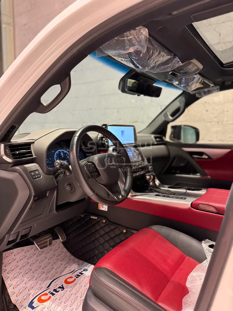 2025 لكزس إل إكس 600