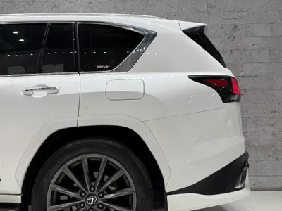 2025 لكزس إل إكس 600