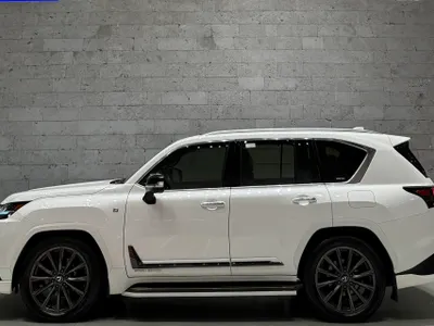 2025 لكزس إل إكس 600