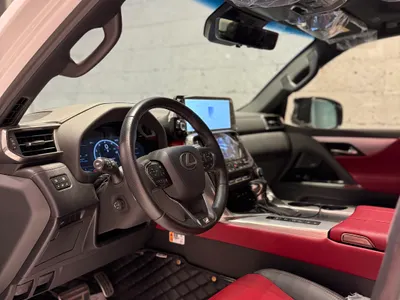 2025 لكزس إل إكس 600