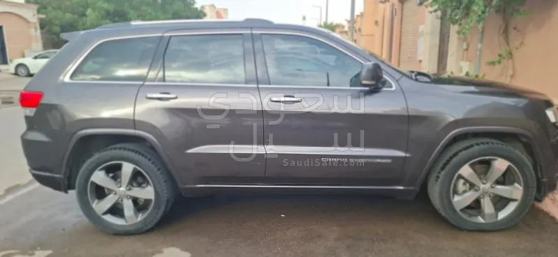 2015 جييب جراند شيروكي اوفرلاند