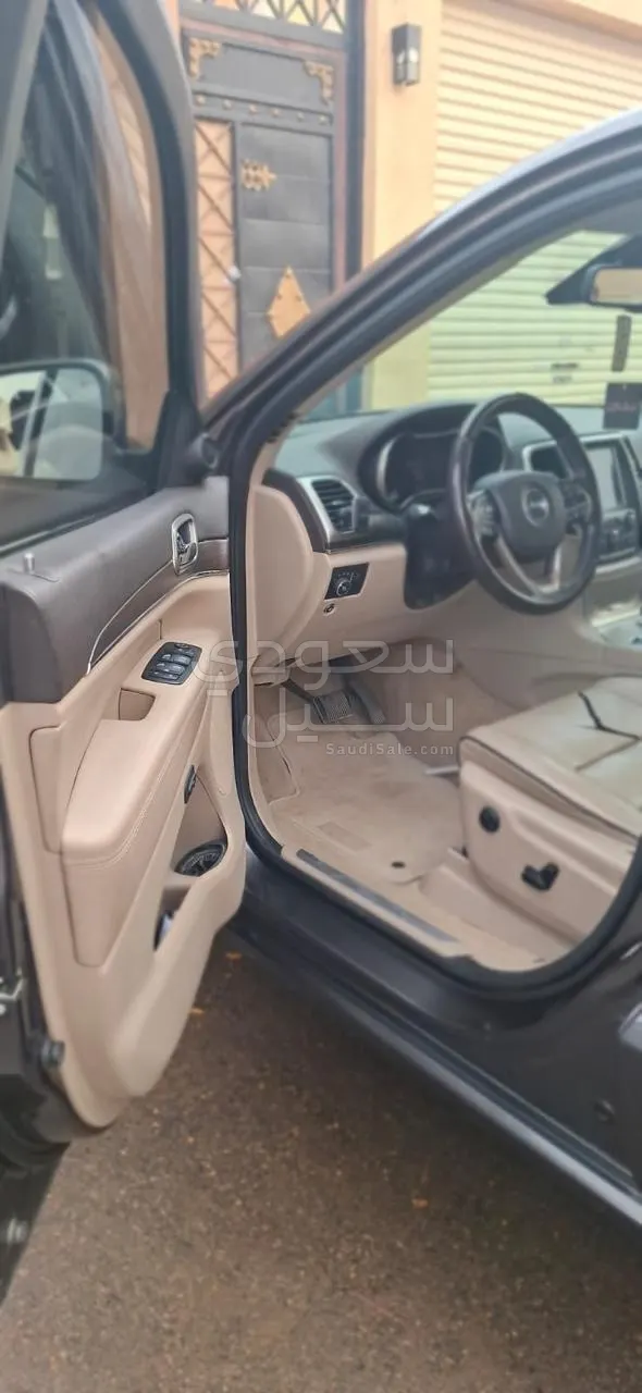 2015 جييب جراند شيروكي اوفرلاند