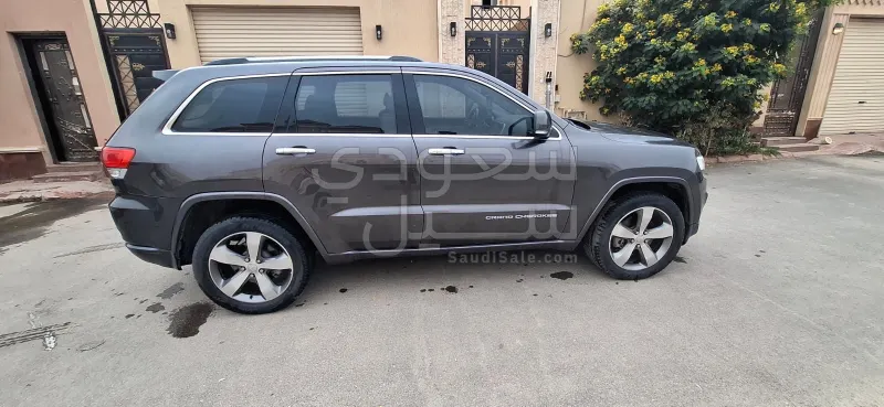 2015 جييب جراند شيروكي اوفرلاند