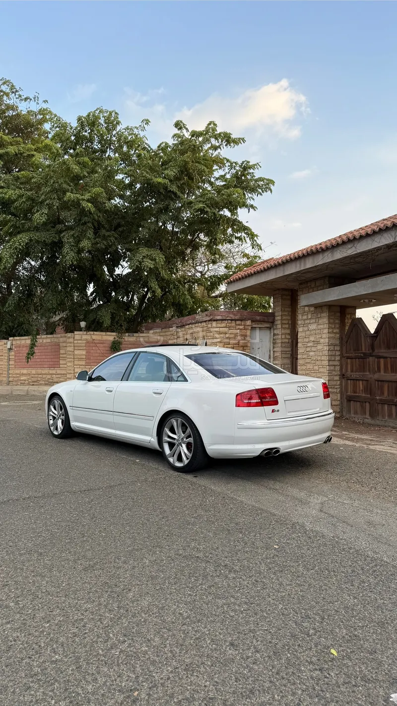 2009 اودي اس 8