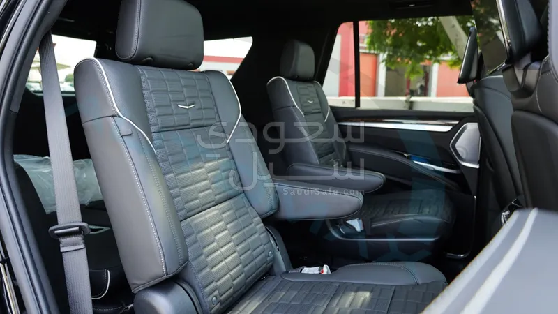 2025 Cadillac Escalade Platinum