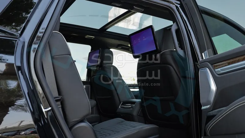 2025 Cadillac Escalade Platinum