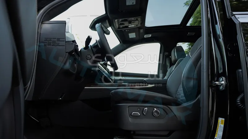 2025 Cadillac Escalade Platinum