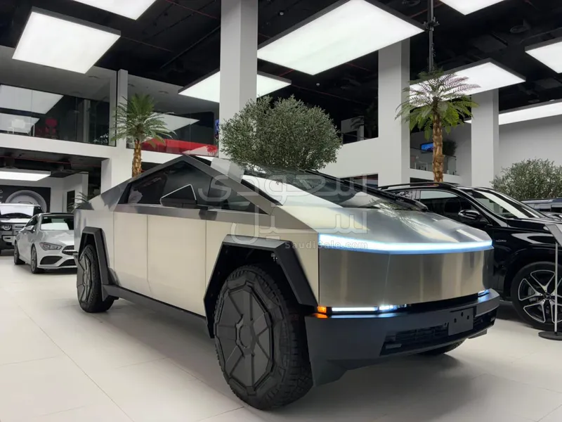 2025 تيسلا سايبر تراك