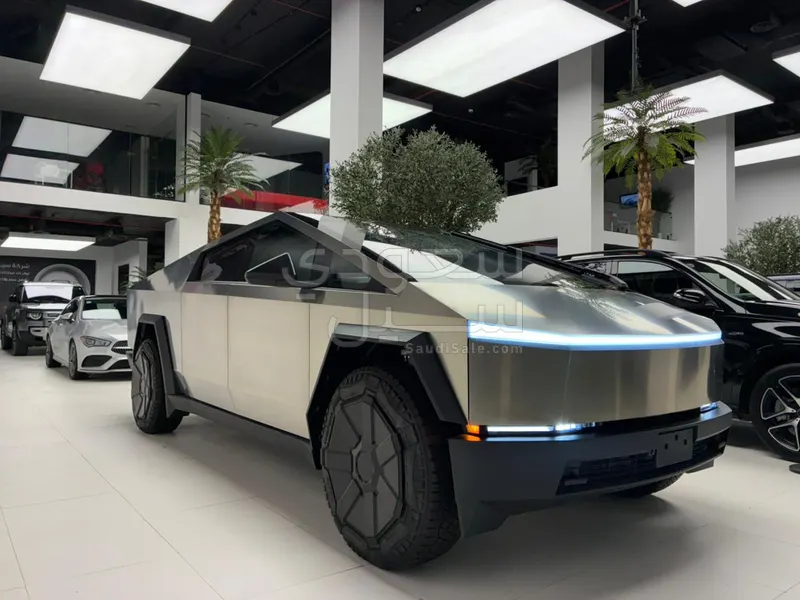 2025 تيسلا سايبر تراك