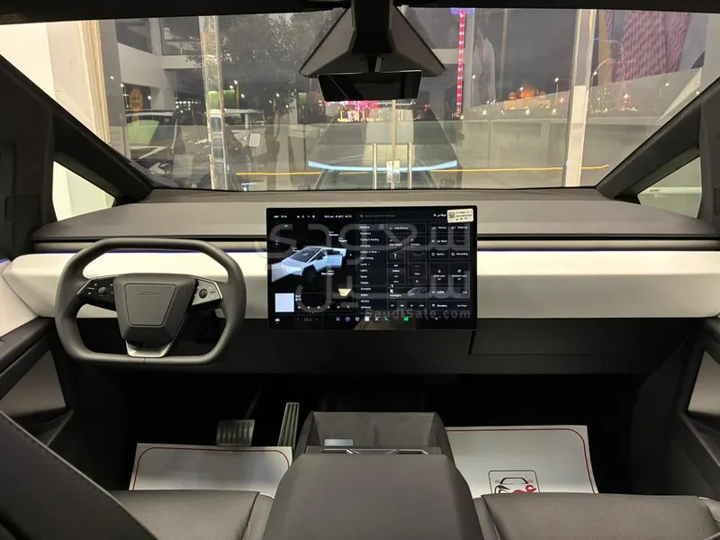 2025 تيسلا سايبر تراك