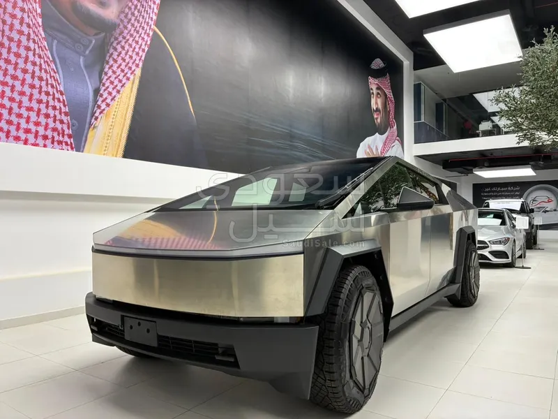 2025 تيسلا سايبر تراك