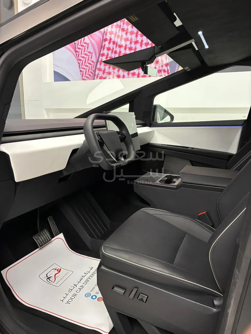 2025 تيسلا سايبر تراك