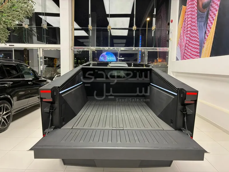 2025 تيسلا سايبر تراك