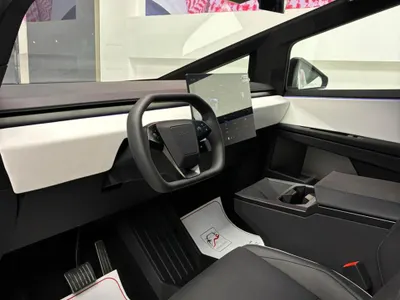 2025 تيسلا سايبر تراك