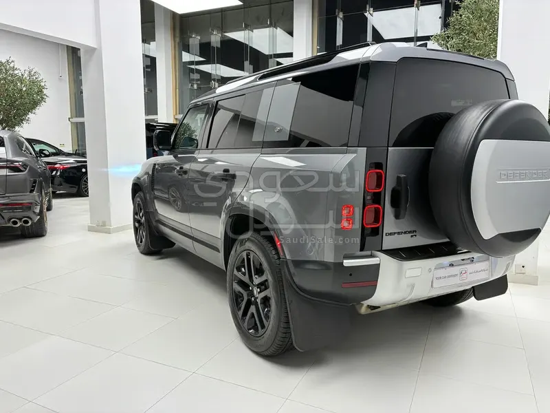 2020 لاند روفر ديفيندر 110