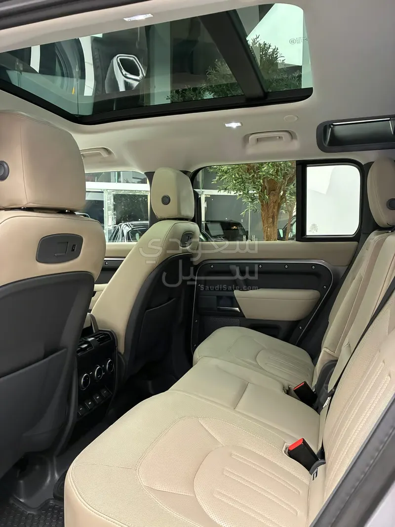 2020 لاند روفر ديفيندر 110