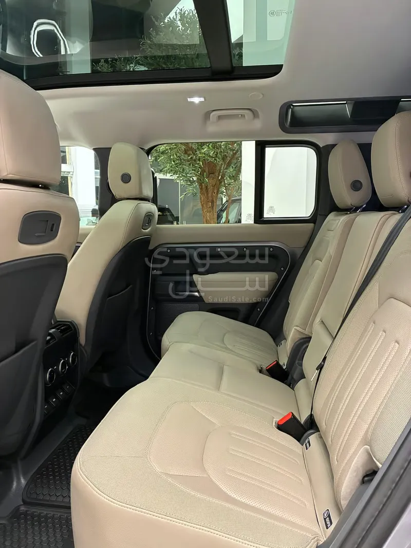 2020 لاند روفر ديفيندر 110