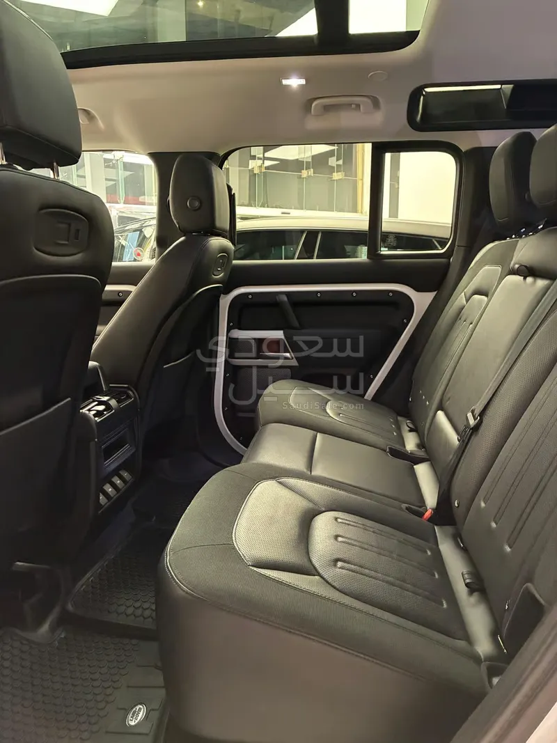 2020 لاند روفر ديفيندر 110