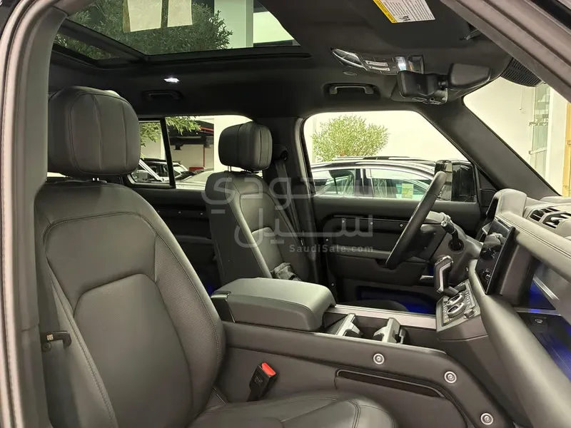 2020 لاند روفر ديفيندر 110