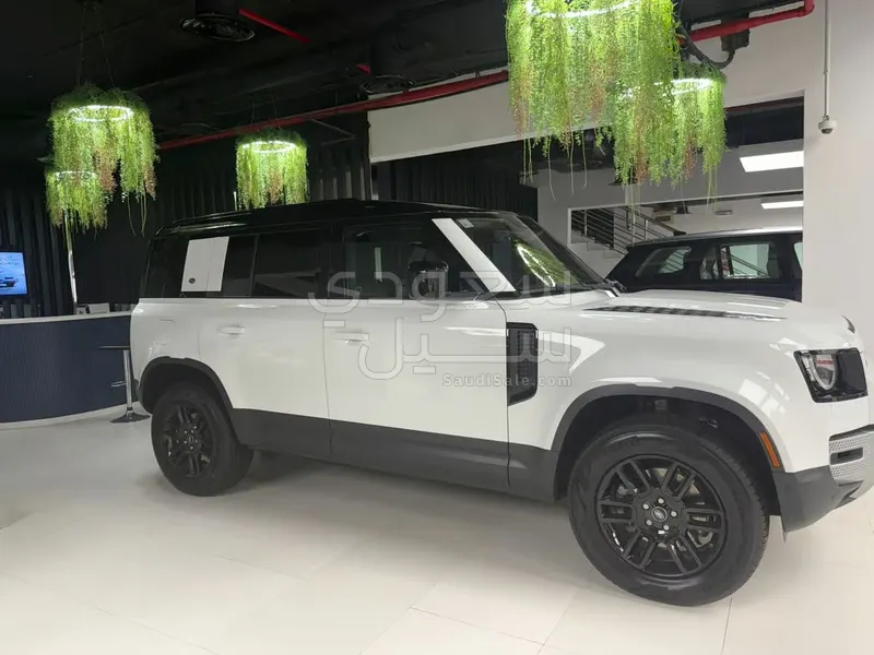 2020 لاند روفر ديفيندر 110