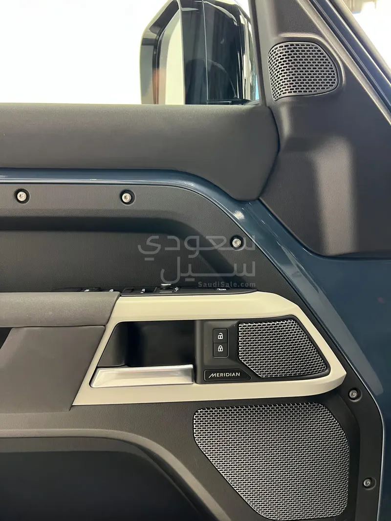 2023 لاند روفر ديفيندر 110