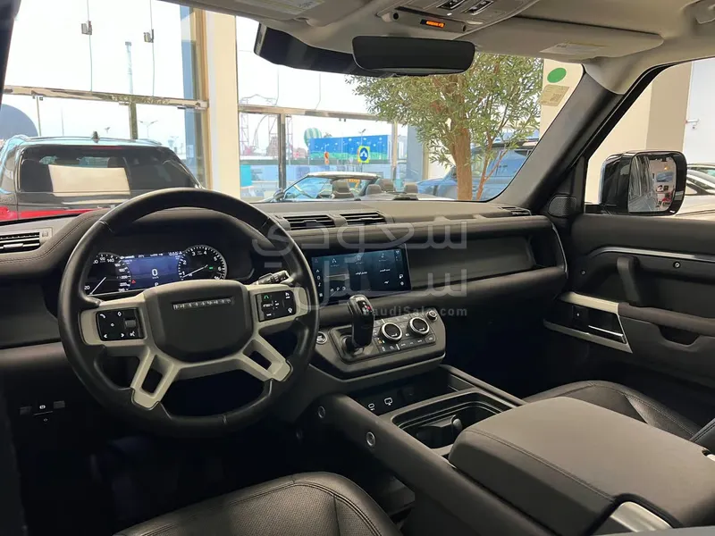 2023 لاند روفر ديفيندر 110