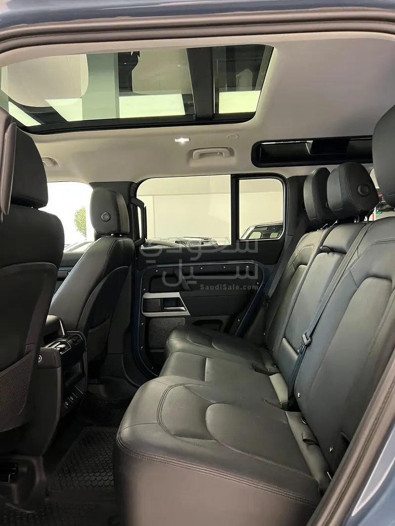 2023 لاند روفر ديفيندر 110