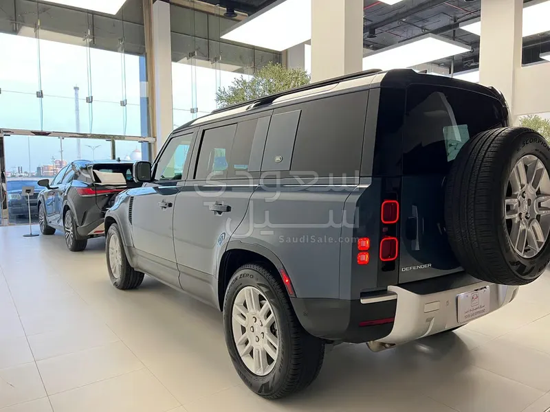 2023 لاند روفر ديفيندر 110