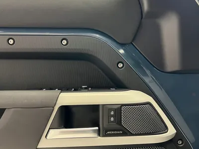 2023 لاند روفر ديفيندر 110