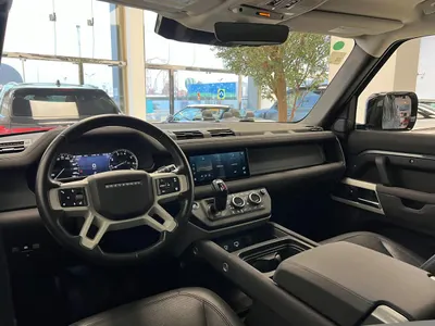 2023 لاند روفر ديفيندر 110