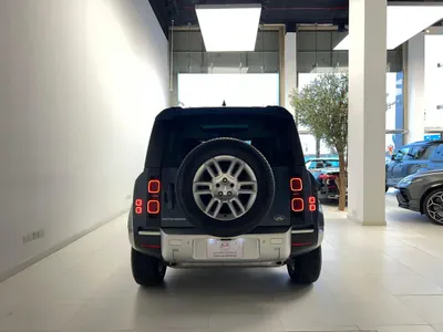 2023 لاند روفر ديفيندر 110