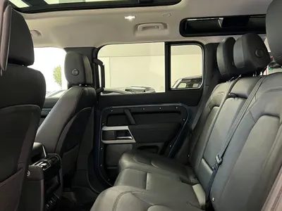 2023 لاند روفر ديفيندر 110