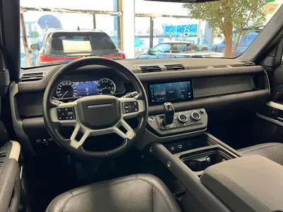 2023 لاند روفر ديفيندر 110