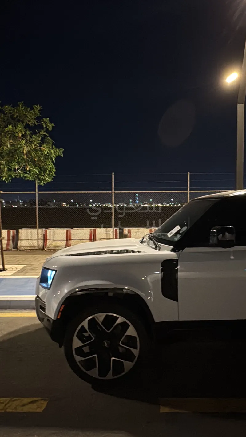 2022 لاند روفر ديفيندر 90