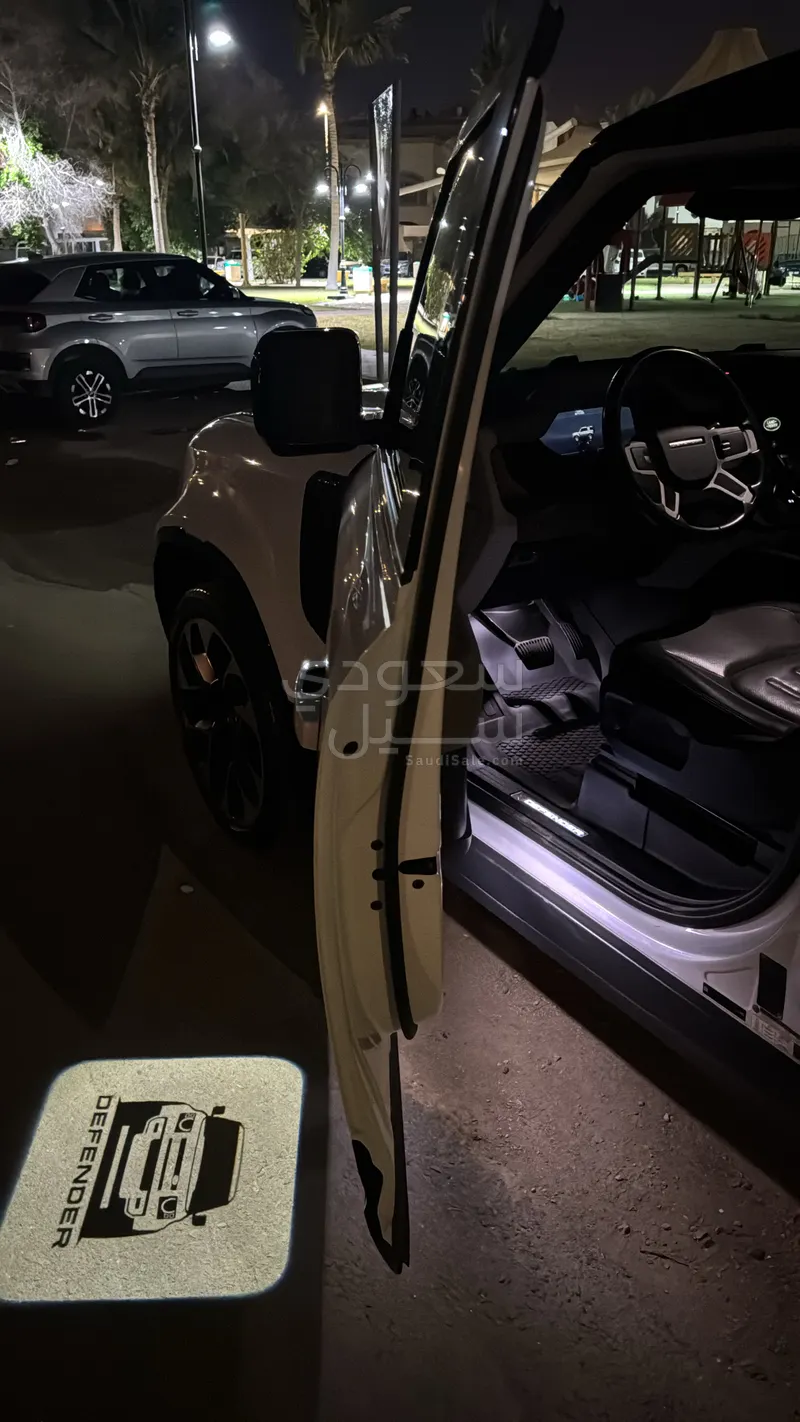 2022 لاند روفر ديفيندر 90