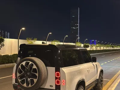 2022 لاند روفر ديفيندر 90