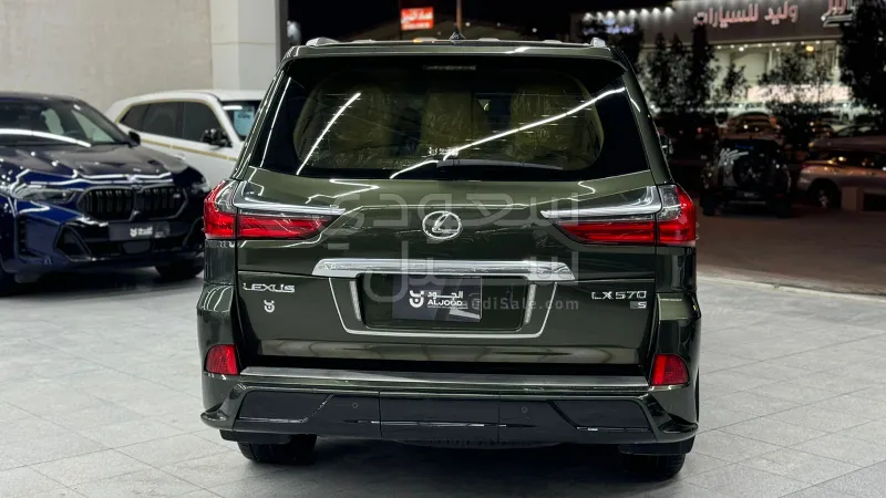 2021 لكزس إل إكس 570