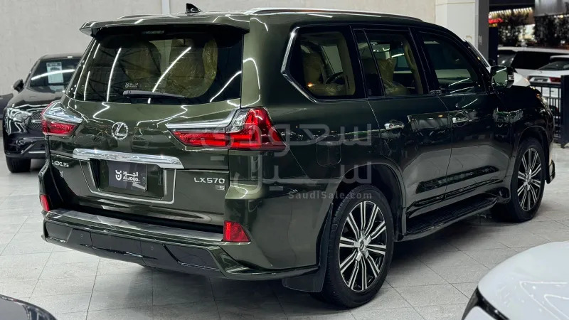 2021 لكزس إل إكس 570