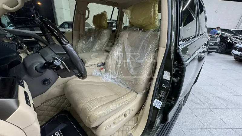 2021 لكزس إل إكس 570